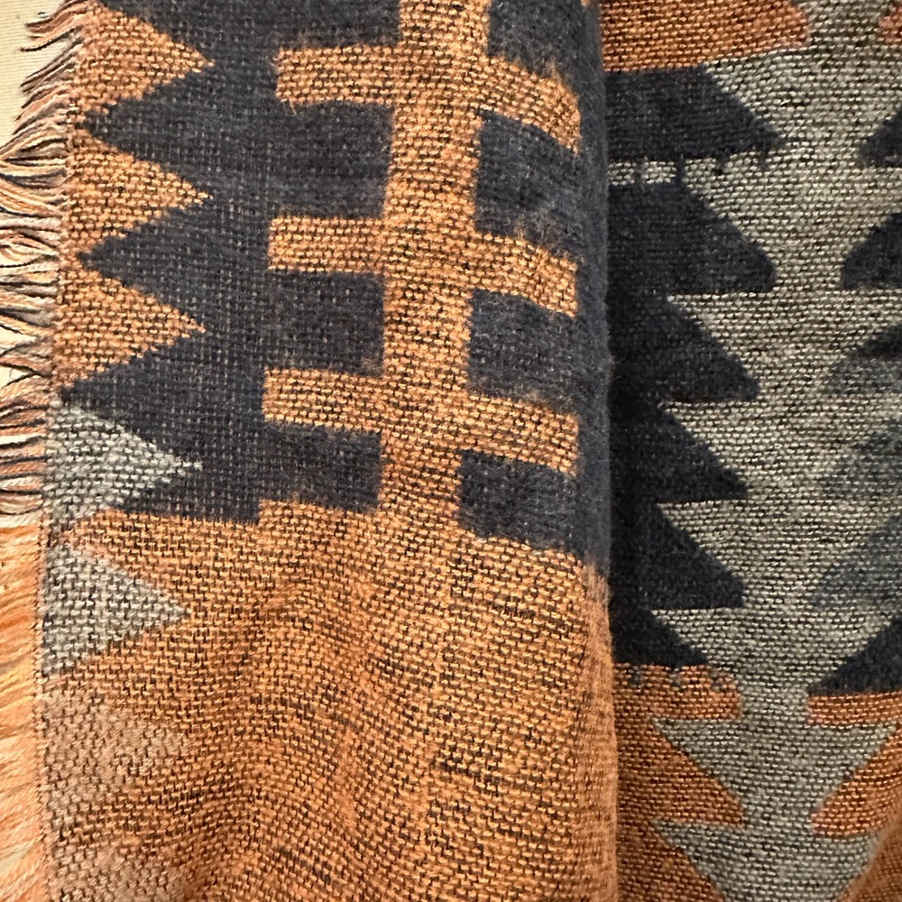 Geometric Patterned Shawl - image 3